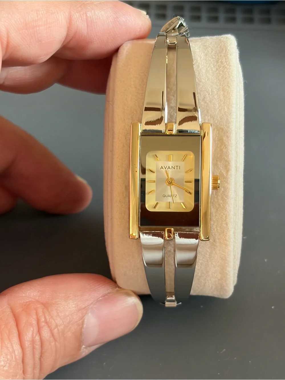 Avanti Quartz Women’s Gold Dial Two-Tone Metal Bangle Watch New Battery